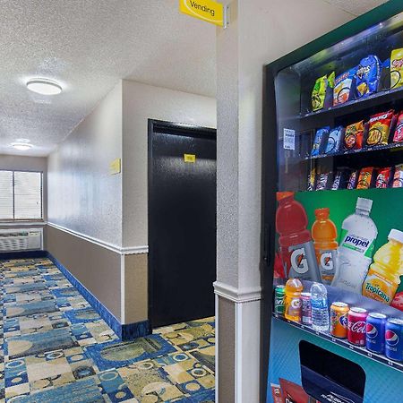 Super 8 By Wyndham Somerset Exterior foto
